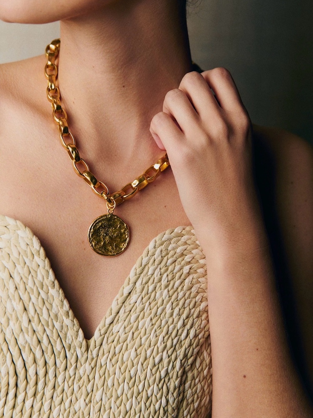 NWOT Sézane Joseph Necklace Gold Chunky Chain Necklace with Coin Pendant - Picture 3 of 7